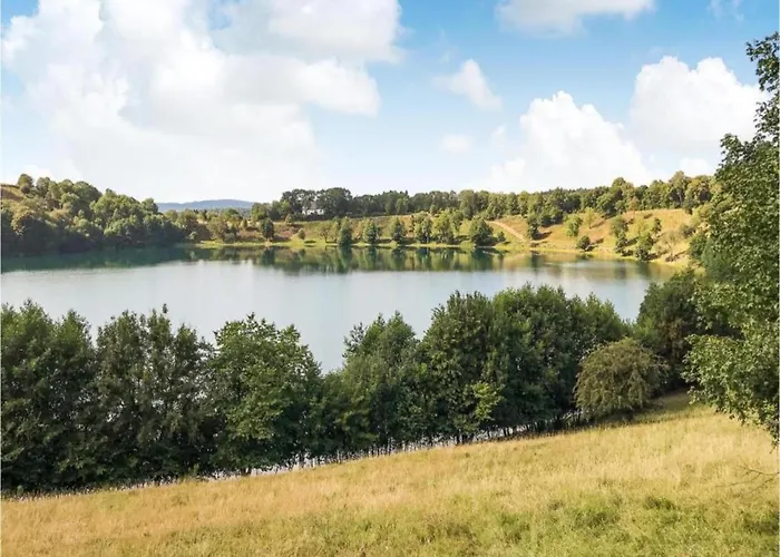 In Gerolstein Near Forest Trails Domek alpejski Hinterhausen